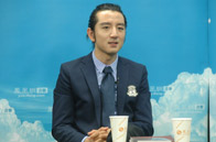 曲泉丞做客爱疯音乐家 自创宫廷流行风不怕比较
