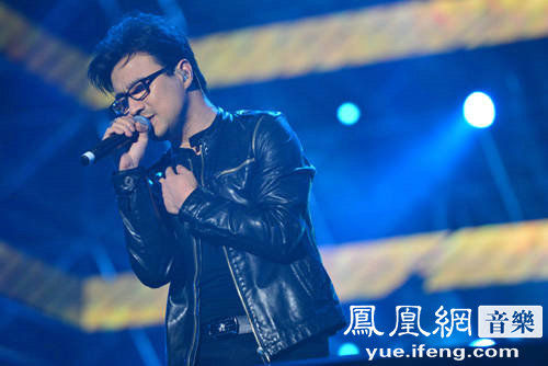 丽江天雨音乐节炫爆开启 汪峰掀起大合唱高潮