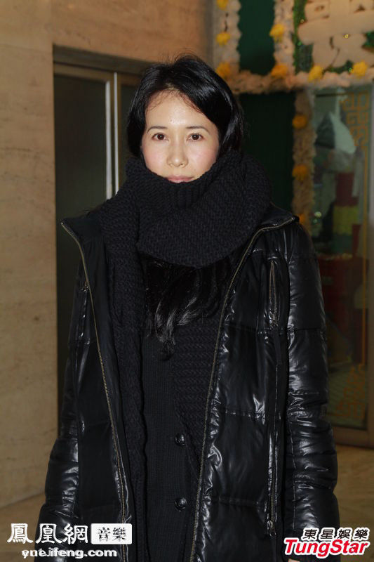 莫文蔚父莫天赐出殡杨采妮罗家英等致祭_音乐