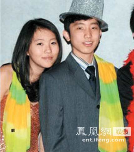 相关新闻<<<港媒:与李亚鹏闹翻遭王菲放逐 窦靖童跨年夜买醉
