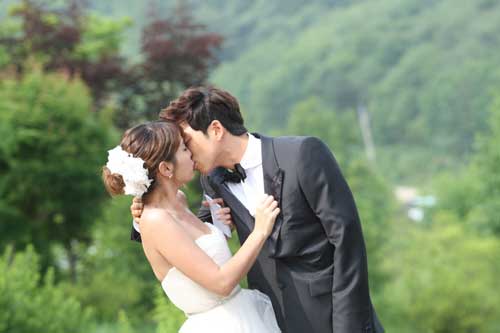 人气韩剧《BIG》曝剧照孔侑李珉廷吸允之吻引