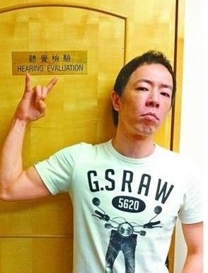 黄贯中投票站内拍照被捕经纪人:一切正常
