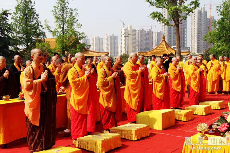 汶上宝相寺举行佛牙面世二十周年祈福法会