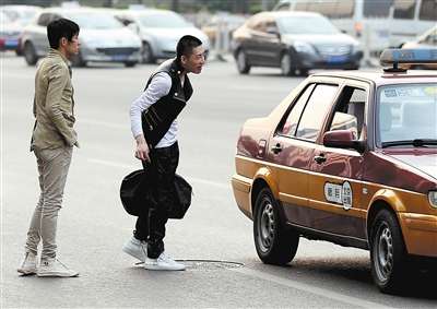 北京政府将推打车APP 预约叫车服务费拟调至8元_科技频道_凤凰网