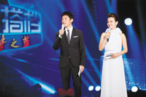 撒贝宁带伤坚持主持 网友：别再往人家伤口撒盐(图)