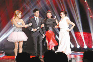 撒贝宁带伤坚持主持 网友：别再往人家伤口撒盐(图)