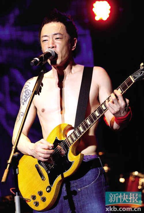 黄贯中父亲家暴疑乌龙 朱茵担心贯中精神状态