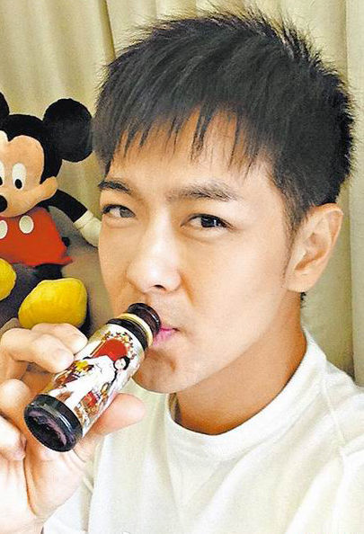 林志颖被指屡造假：晒假手机 ps杂志封面(图)