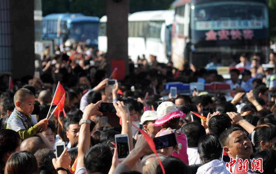 六安市毛坦厂镇人口_安徽毛坦厂万人送考 六安市毛坦厂中学万人送考场面壮观(2)