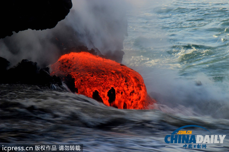 高难度摄影:夏威夷熔岩入海美景摄人心魄