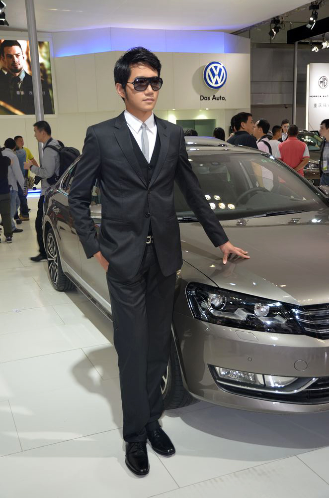 2012重庆车展上海大众男车模