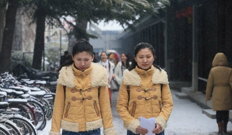 中戏艺考大军似春运 双胞胎姐妹惹关注