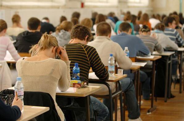 中国学生SAT分数大涨 逼近美国学生学术水平