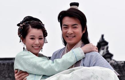 《辣妈俏爸》热拍 胡杏儿被于波偷袭心花怒放