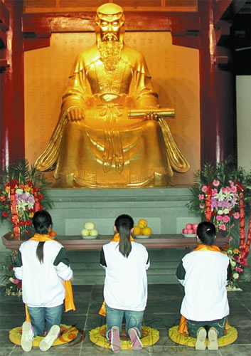 ǧ��ѧ�Ӱݡ���ʥ��