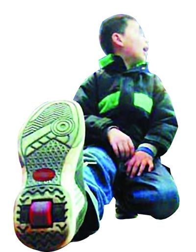 南京孩子流行暴走鞋 医生称危险易伤害跟腱