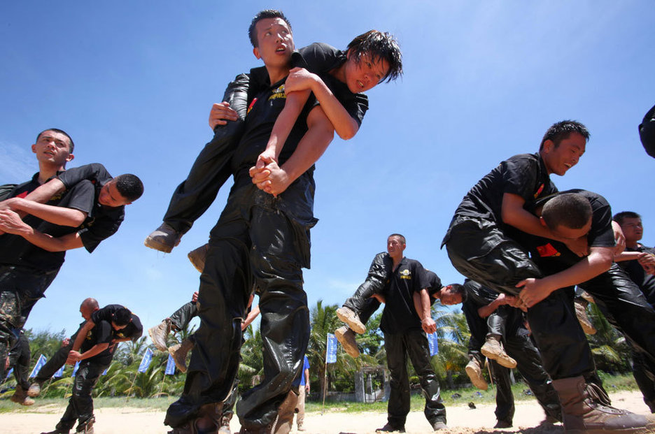 高清:探秘三亚“中南海保镖”魔鬼特训营_频道_凤凰网