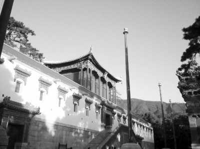 乾隆-六世班禅曾晋京朝觐 为乾隆祝寿后圆寂(图)
