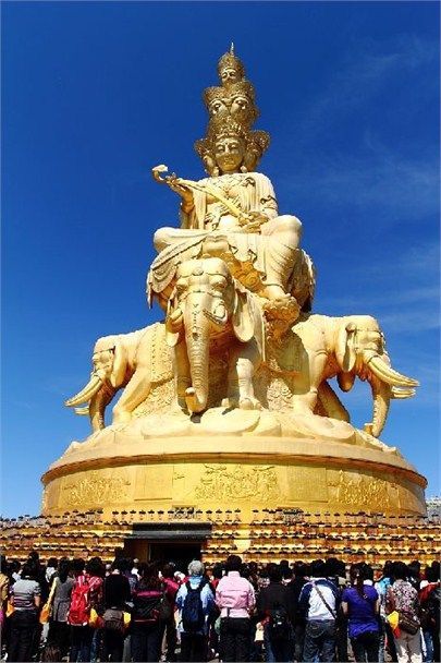 四川峨眉山金顶四面十方普贤金像是世界上最高的金佛,高达48米,2005年底竣工