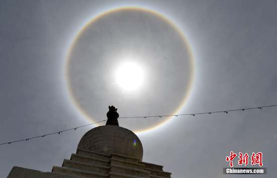 拉萨上空现日晕奇观 犹如佛祖显灵(图)