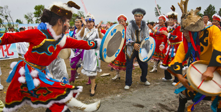 萨满行祭时要跳太平神或家神,俗称跳大神