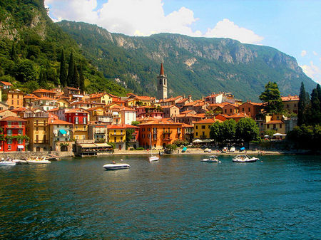 凤凰时尚 从米兰开车一个多小时,就能抵达科莫湖边的bellagio小镇.