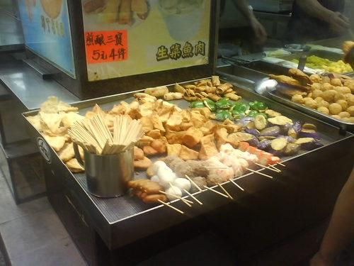 开放式的街头小食摊供食客任选