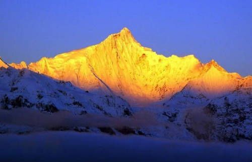 金色的梅里雪山