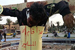 叙利亚2名男子尸体被钉在十字架上