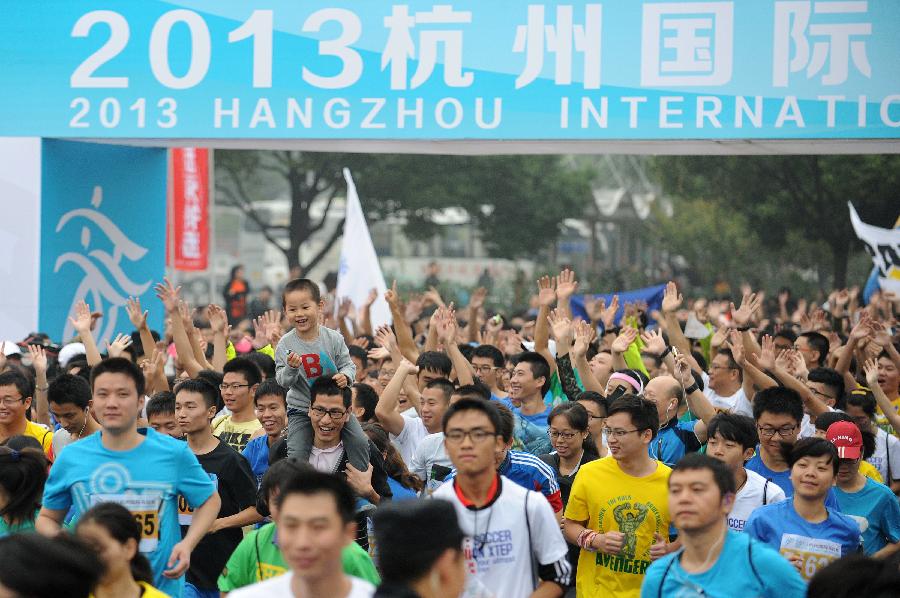 2013杭州国际马拉松赛鸣枪