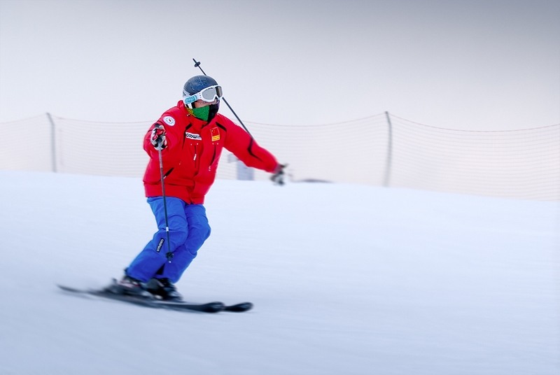 青岛金山滑雪场 与冬季冰上芭蕾激情相拥