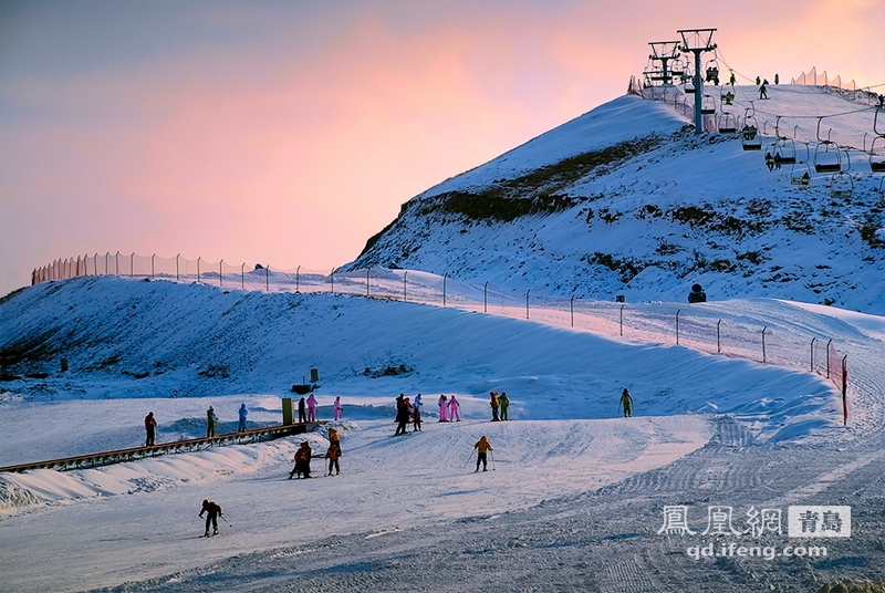 青岛金山滑雪场 与冬季冰上芭蕾激情相拥
