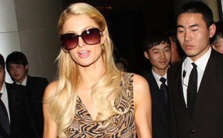 [高清]希尔顿亮相上海 保镖护驾尽显豪门气势