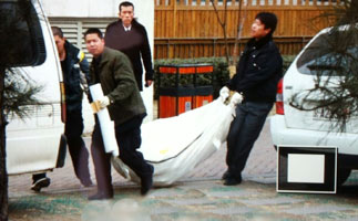 [图集]演员白静被丈夫刺杀身亡 尸体送往殡仪馆