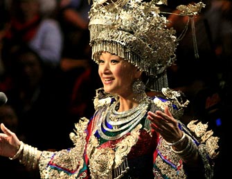 宋祖英华裙献唱英国音乐会