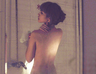  柳岩新片剧照曝光 “真空出”镜