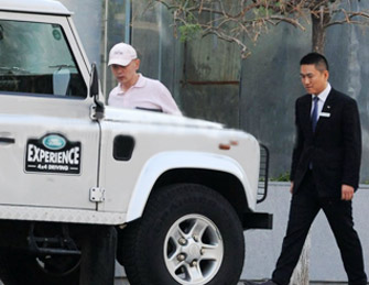   葛优一掷百万再购豪车