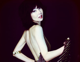 张曼玉登杂志封面 演绎干练优雅