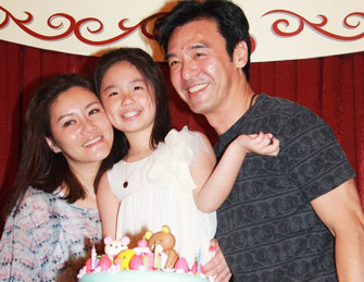  钟镇涛爱女庆生 向父母逼婚