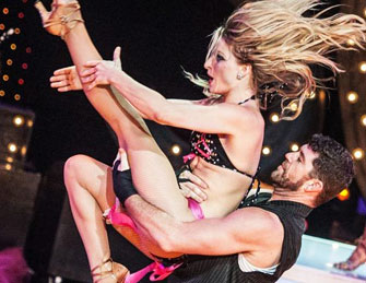 美国舞娘俱乐部上演性感秀