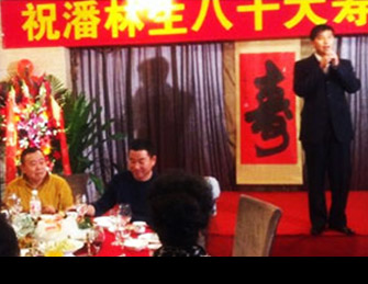 潘长江为父摆80大寿寿宴内场图