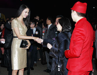 赌王千金何超琼与世界小姐相见欢