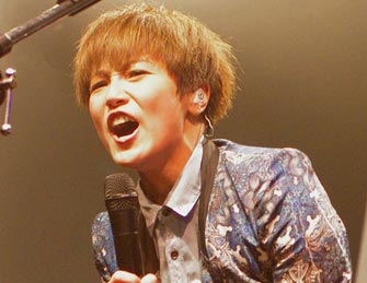 何韵诗出柜后首开唱受热捧