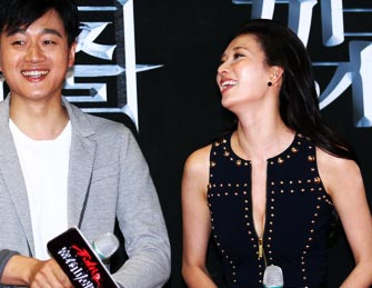 林志玲新片发布深V裙亮相