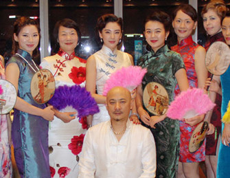 张雨绮庆生办旗袍派对 王全安送吻