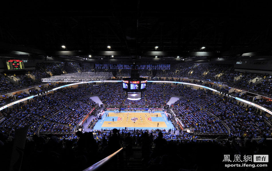 李宁蓝色T恤营销遭网友质疑:看上去更像新疆主