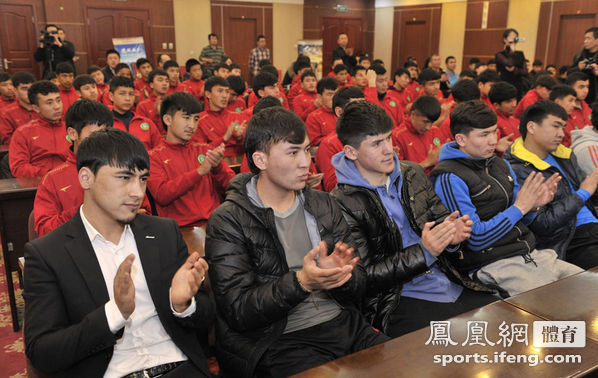 新疆首家职业足球俱乐部成立 改写职业足球空