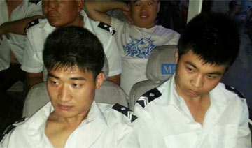 10余名城管围殴观看执法的男子后被抓