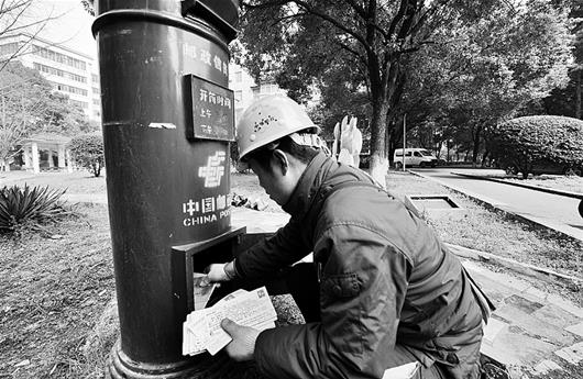 互联网颠覆传统通讯方式 邮筒投递信件逐年减