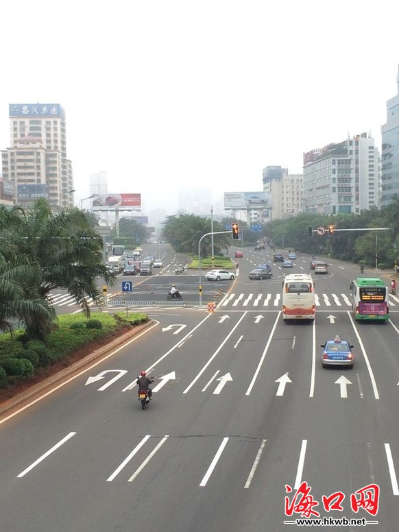 龙昆南路与海德路"t"型路口试运行 未现拥堵